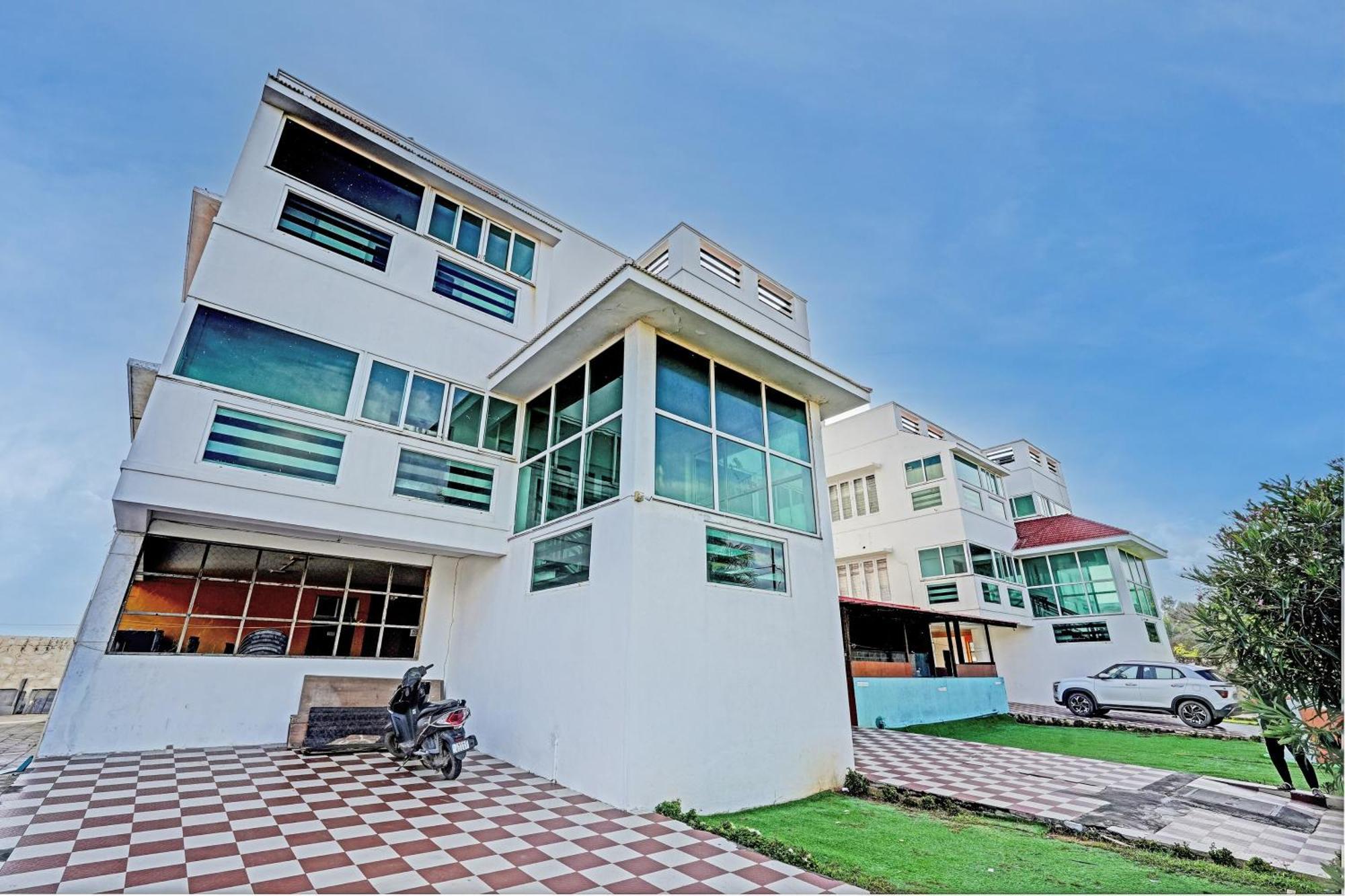 Oyo Flagship Ecr Goa Beach 3*